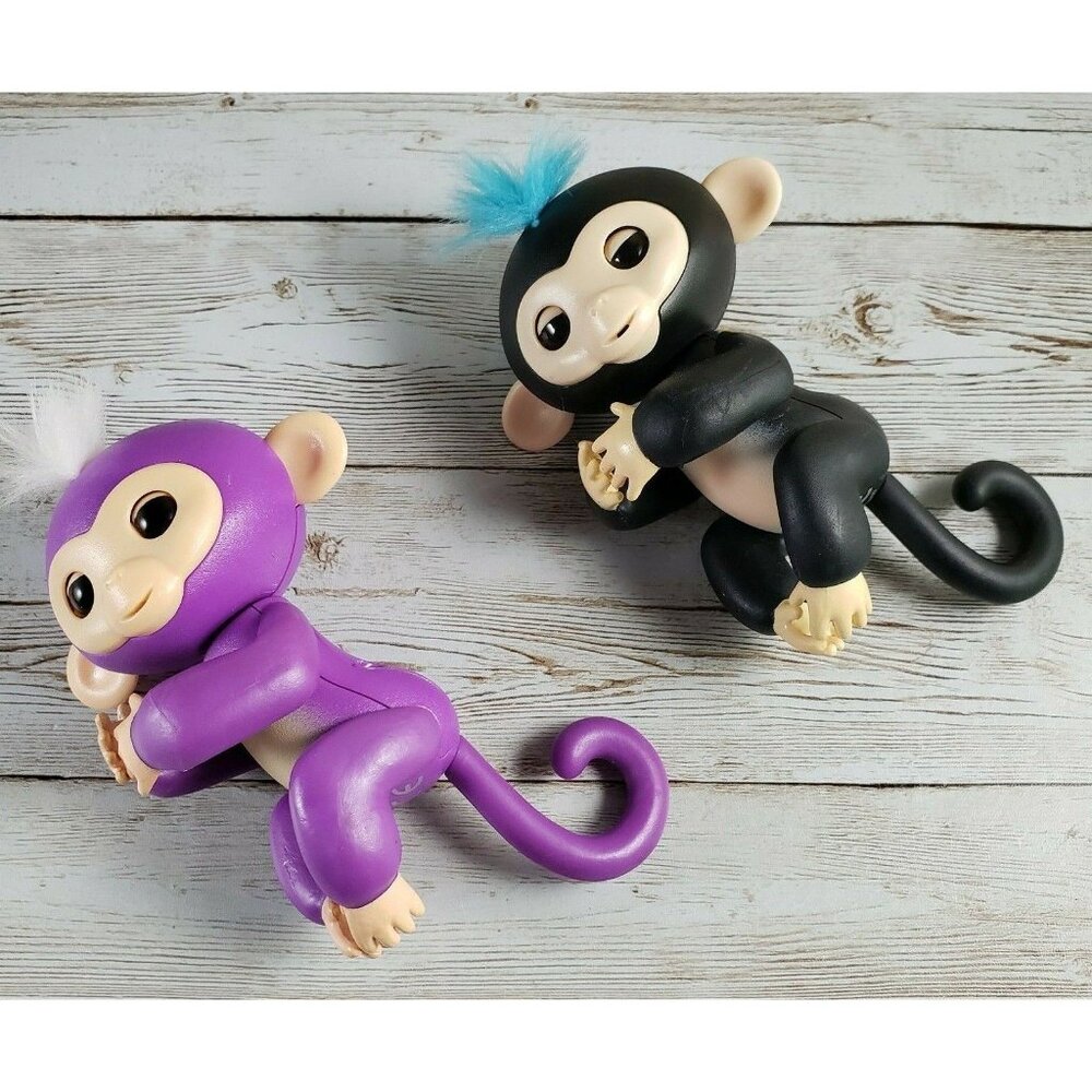 2 WowWee Fingerlings Interactive Baby Monkeys Black Finn & Baby Purple Mia